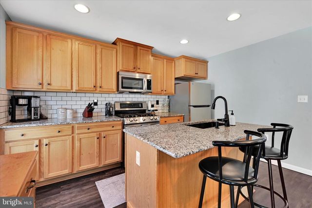 186 N MELHORN DR, Mount Joy, PA 17552