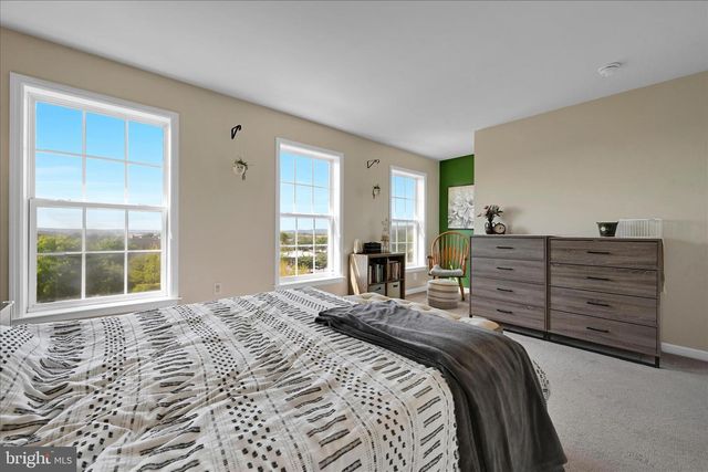 186 N MELHORN DR, Mount Joy, PA 17552