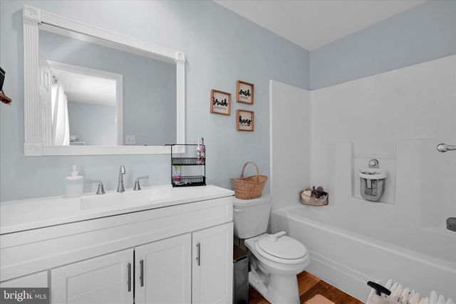 186 N MELHORN DR, Mount Joy, PA 17552
