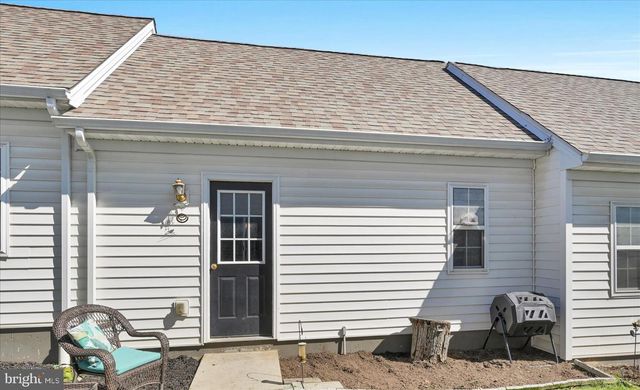 186 N MELHORN DR, Mount Joy, PA 17552