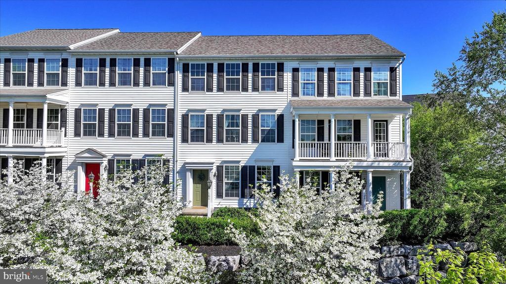 186 N MELHORN DR, Mount Joy, PA 17552