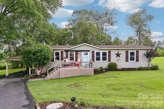 305 Meadowbrook Court, Hendersonville, NC 28792