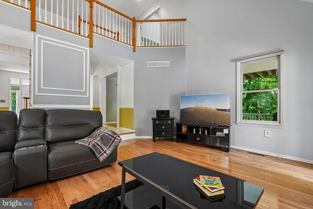 4 POND VIEW LN, Titusville, NJ 08560