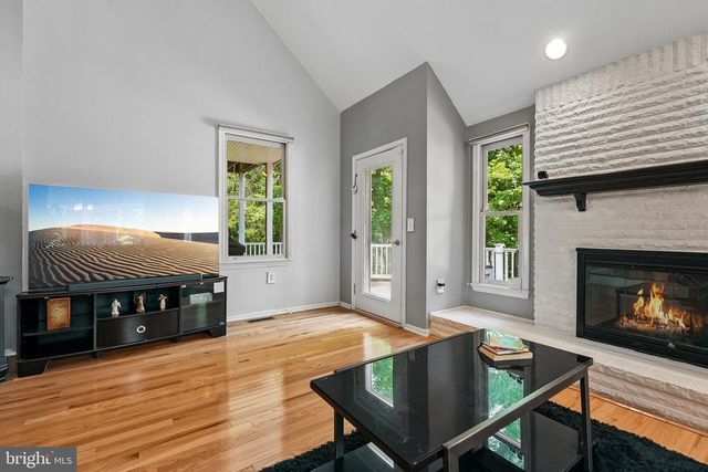 4 POND VIEW LN, Titusville, NJ 08560
