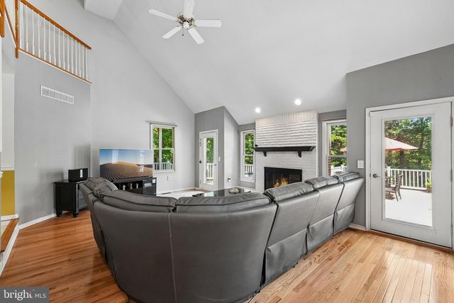 4 POND VIEW LN, Titusville, NJ 08560