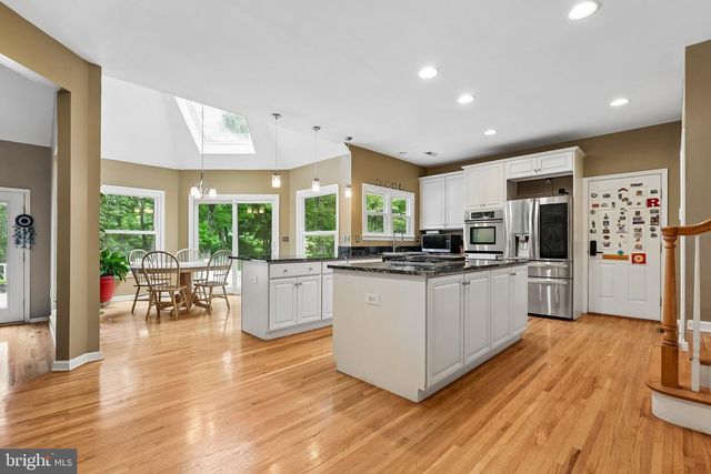 4 POND VIEW LN, Titusville, NJ 08560
