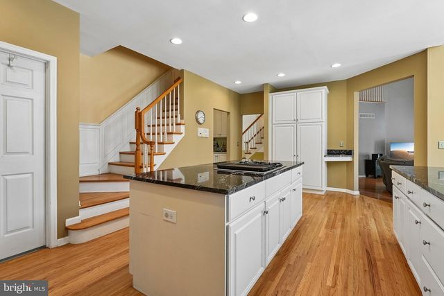 4 POND VIEW LN, Titusville, NJ 08560