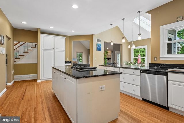 4 POND VIEW LN, Titusville, NJ 08560
