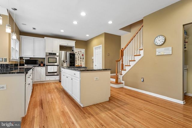 4 POND VIEW LN, Titusville, NJ 08560