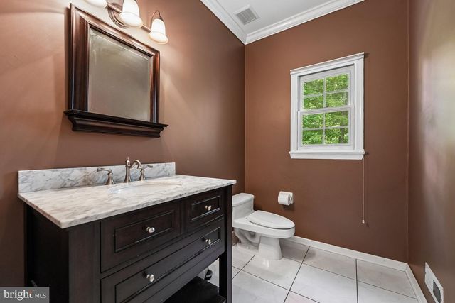 4 POND VIEW LN, Titusville, NJ 08560