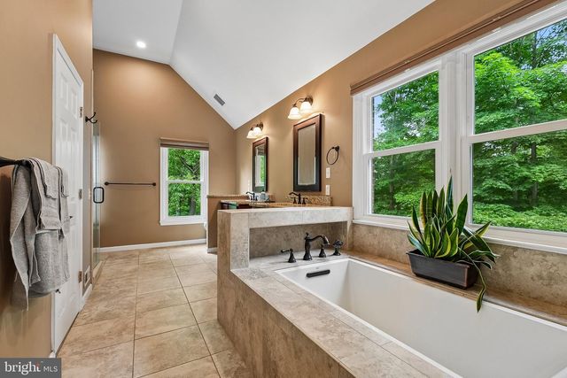 4 POND VIEW LN, Titusville, NJ 08560