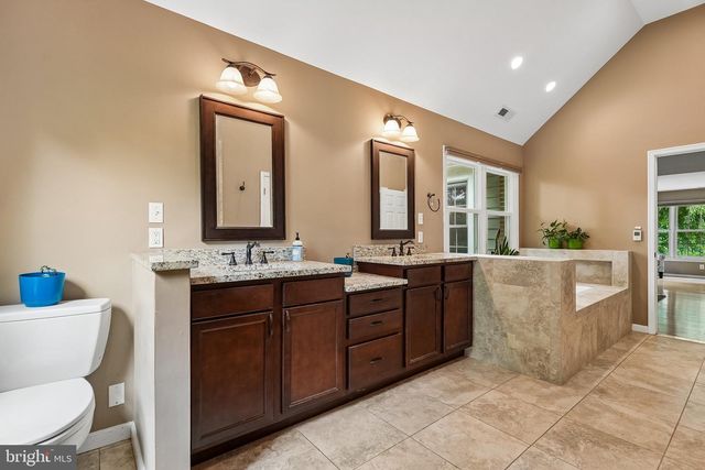 4 POND VIEW LN, Titusville, NJ 08560