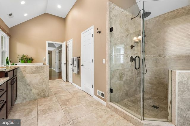 4 POND VIEW LN, Titusville, NJ 08560