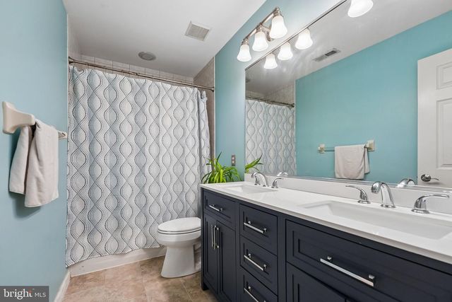 4 POND VIEW LN, Titusville, NJ 08560