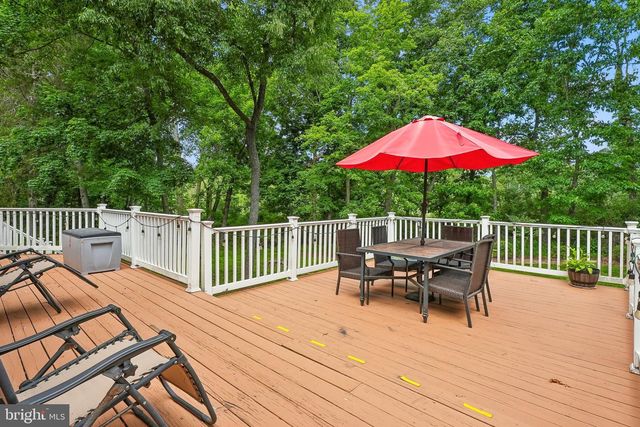 4 POND VIEW LN, Titusville, NJ 08560