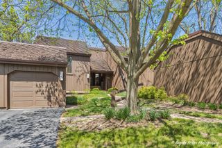 329 N Woodview Road C, Lake Barrington, IL 60010