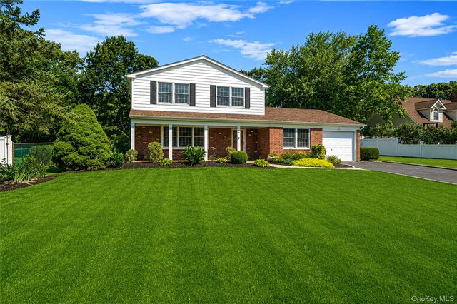 35 Royalston Lane, Centereach, NY 11720
