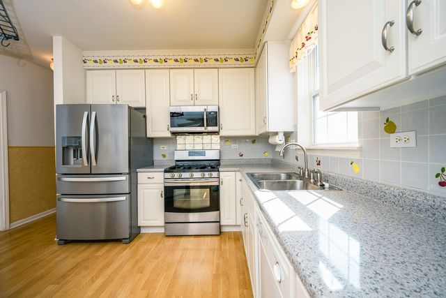 621 W Natalie Lane, Addison, IL 60101