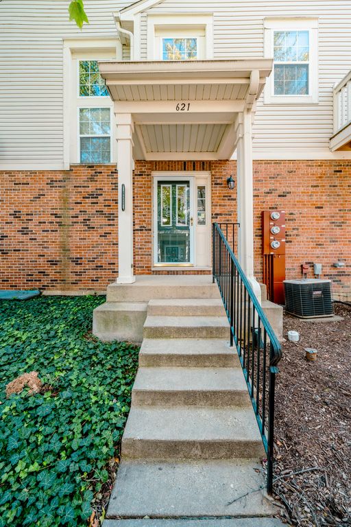 621 W Natalie Lane, Addison, IL 60101