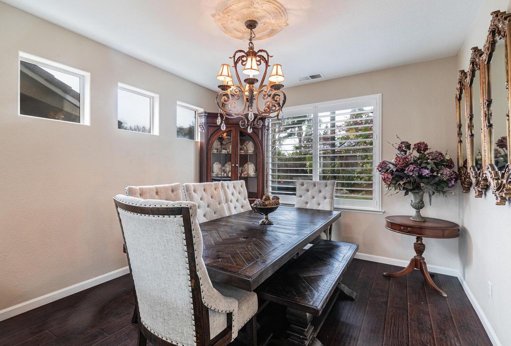Image 10 of property listing at 2170 W Beechwood Avenue, Fresno, CA 93711