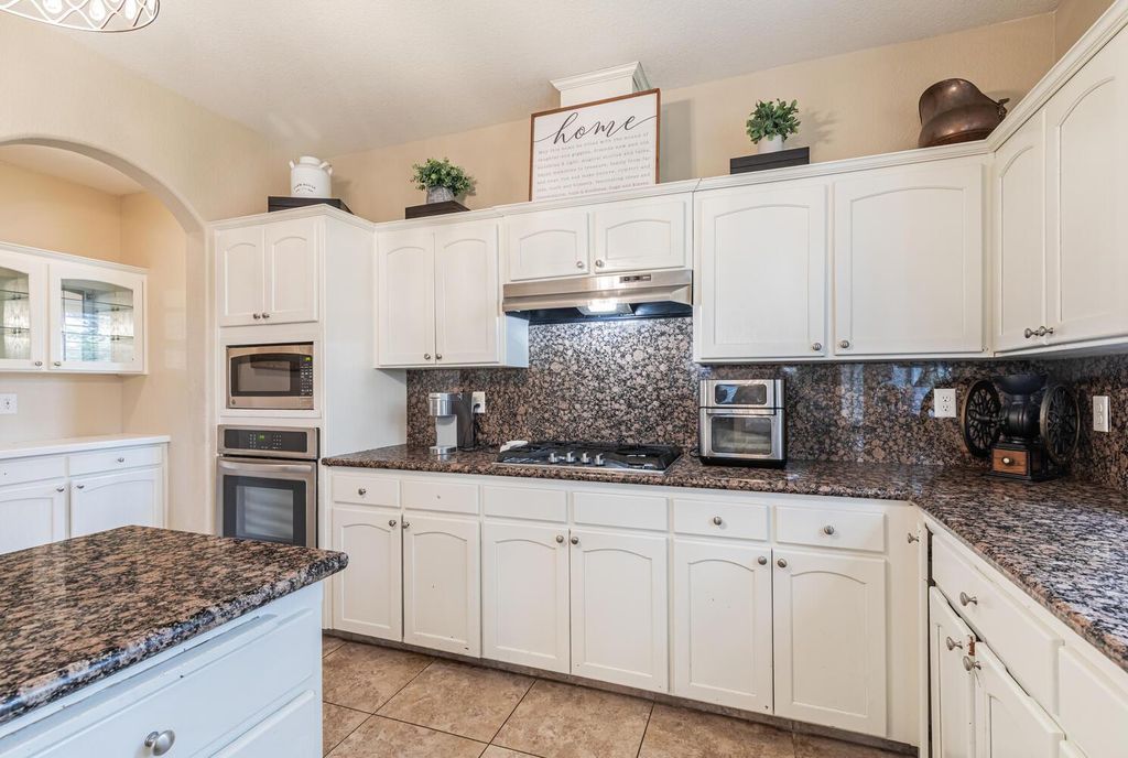 Image 13 of property listing at 2170 W Beechwood Avenue, Fresno, CA 93711