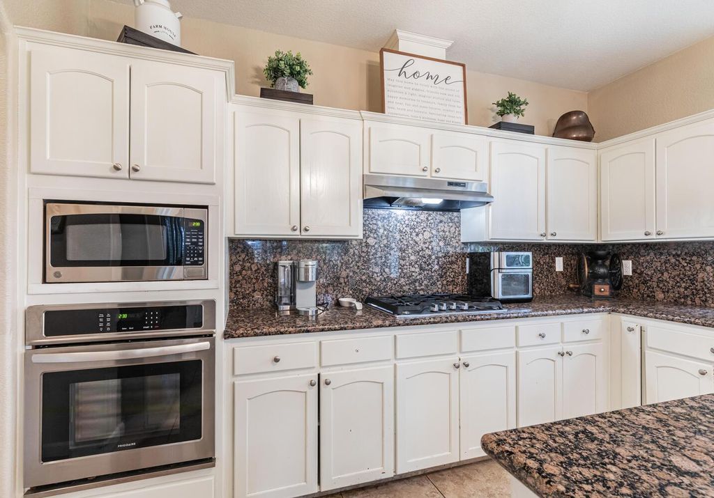 Image 14 of property listing at 2170 W Beechwood Avenue, Fresno, CA 93711