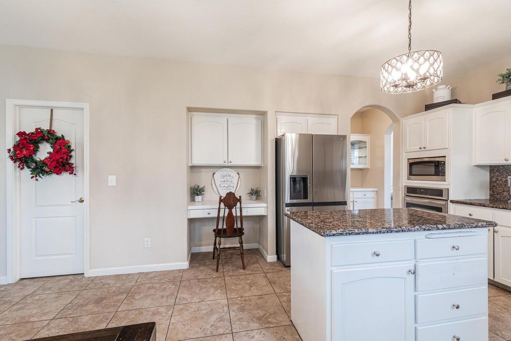 Image 17 of property listing at 2170 W Beechwood Avenue, Fresno, CA 93711