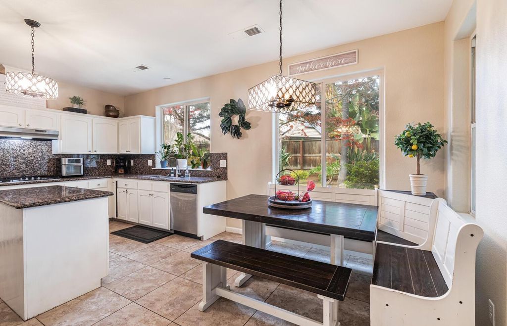 Image 18 of property listing at 2170 W Beechwood Avenue, Fresno, CA 93711