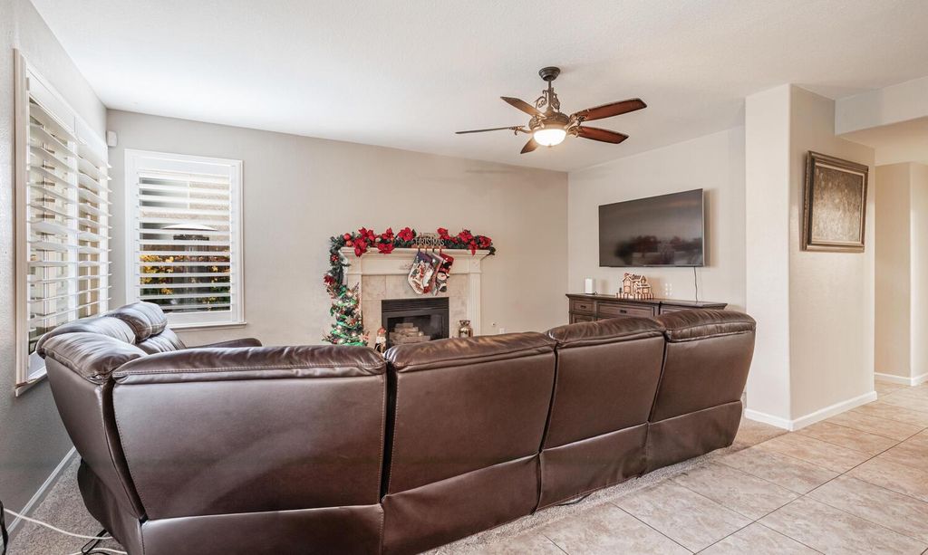 Image 23 of property listing at 2170 W Beechwood Avenue, Fresno, CA 93711