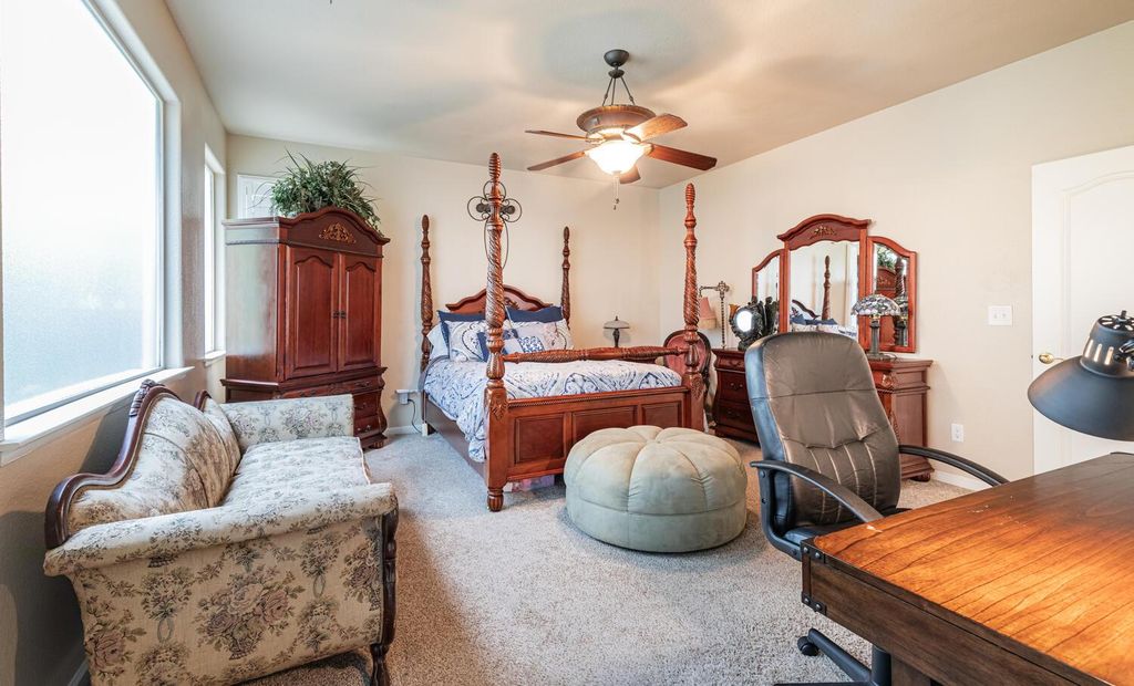Image 31 of property listing at 2170 W Beechwood Avenue, Fresno, CA 93711