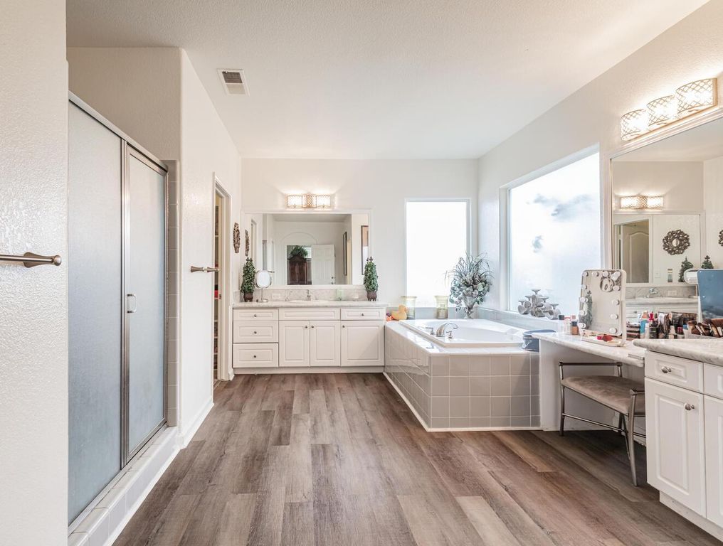 Image 33 of property listing at 2170 W Beechwood Avenue, Fresno, CA 93711