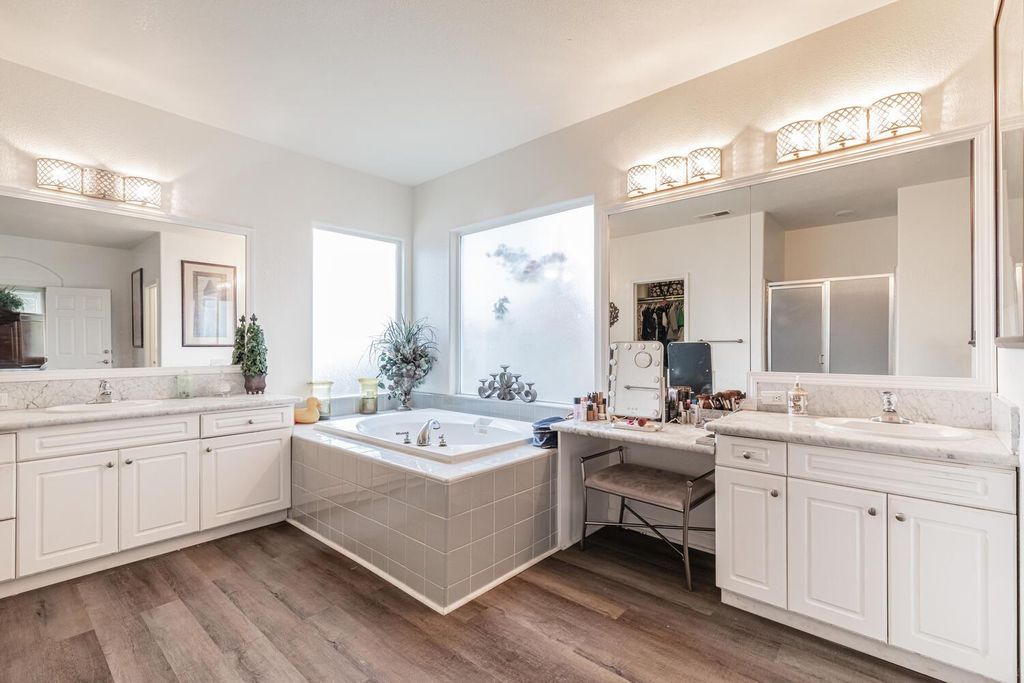 Image 36 of property listing at 2170 W Beechwood Avenue, Fresno, CA 93711