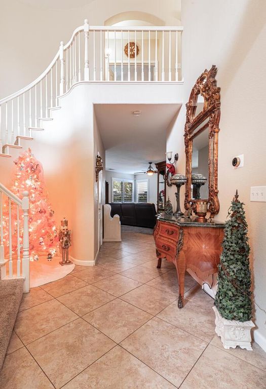 Image 4 of property listing at 2170 W Beechwood Avenue, Fresno, CA 93711