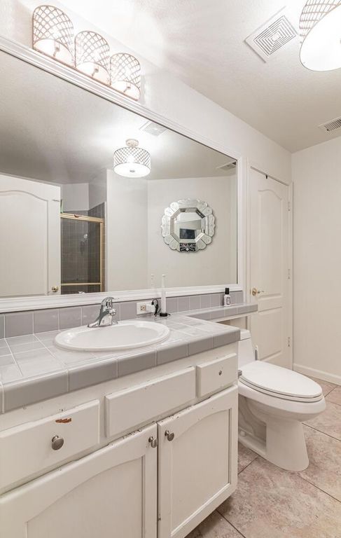 Image 40 of property listing at 2170 W Beechwood Avenue, Fresno, CA 93711