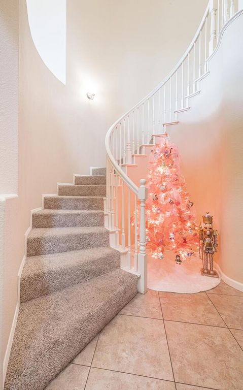 Image 5 of property listing at 2170 W Beechwood Avenue, Fresno, CA 93711
