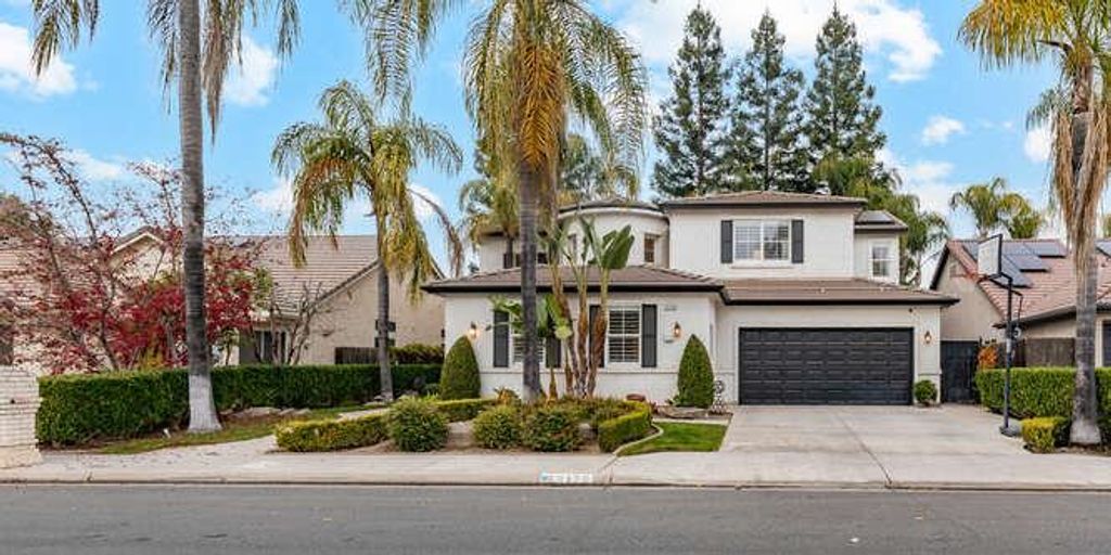 Image 50 of property listing at 2170 W Beechwood Avenue, Fresno, CA 93711