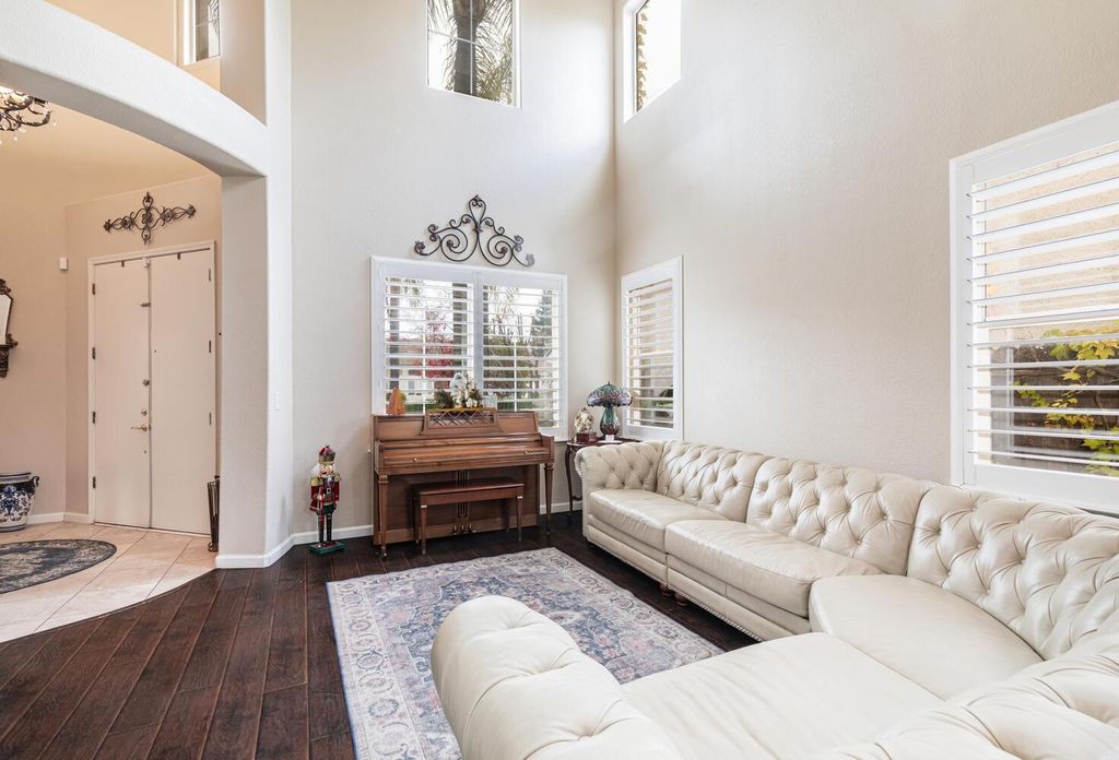 Image 8 of property listing at 2170 W Beechwood Avenue, Fresno, CA 93711