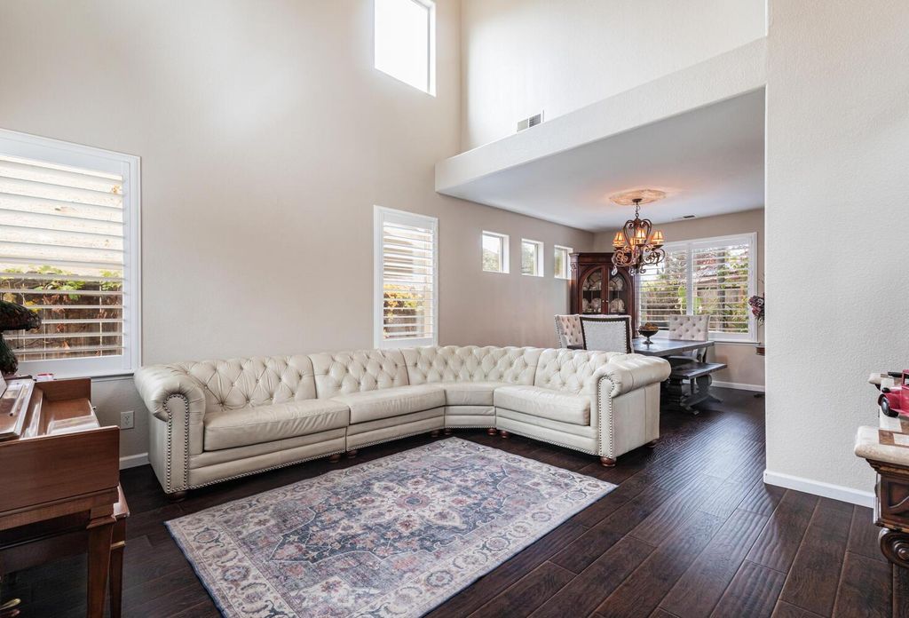 Image 9 of property listing at 2170 W Beechwood Avenue, Fresno, CA 93711