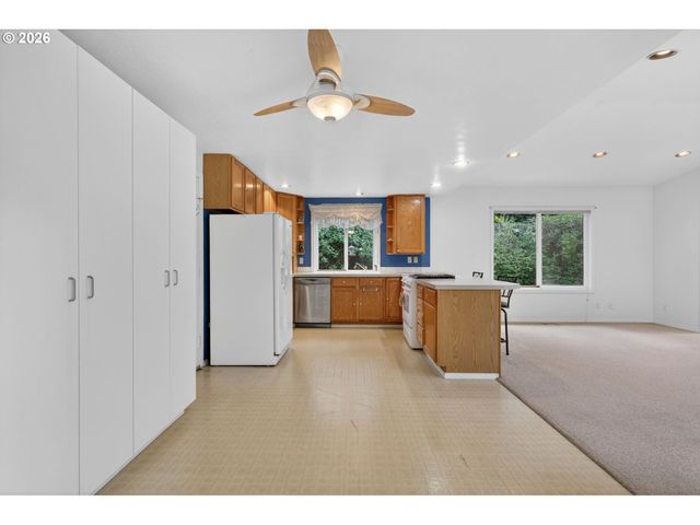 11041 Sw 45TH Ave, Portland, OR 97219