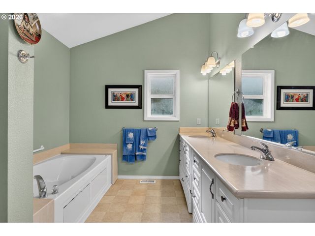 11041 Sw 45TH Ave, Portland, OR 97219