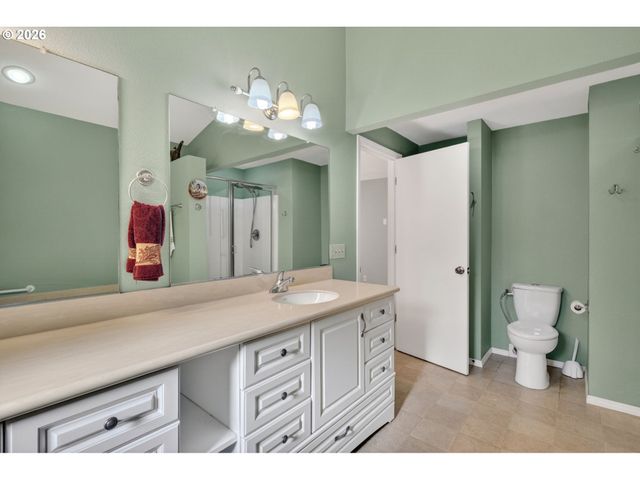 11041 Sw 45TH Ave, Portland, OR 97219