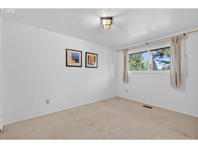 11041 Sw 45TH Ave, Portland, OR 97219