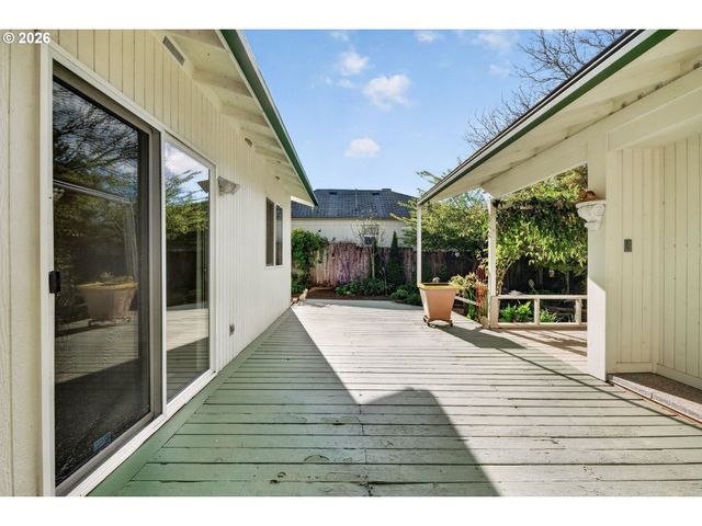 11041 Sw 45TH Ave, Portland, OR 97219