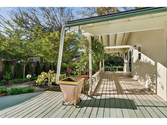 11041 Sw 45TH Ave, Portland, OR 97219