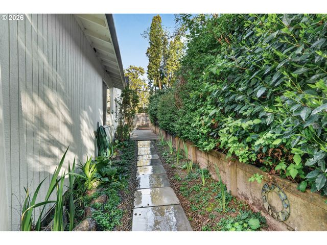 11041 Sw 45TH Ave, Portland, OR 97219