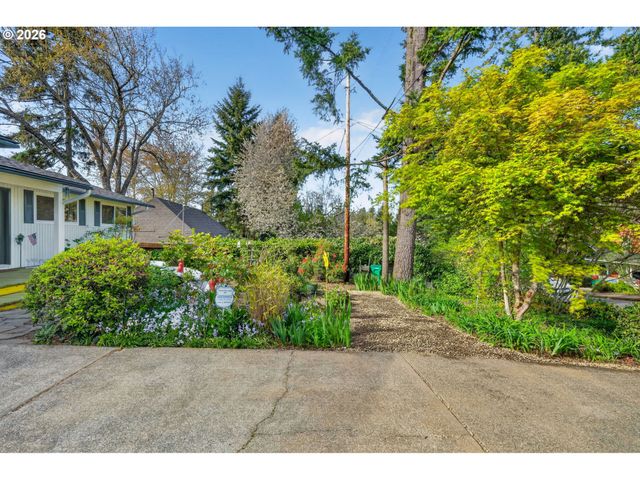 11041 Sw 45TH Ave, Portland, OR 97219