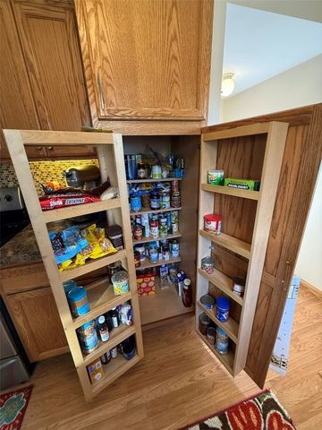 812 E 9th Street, Vinton, IA 52349