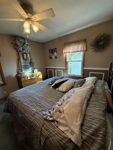 812 E 9th Street, Vinton, IA 52349