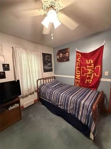 812 E 9th Street, Vinton, IA 52349