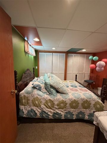 812 E 9th Street, Vinton, IA 52349